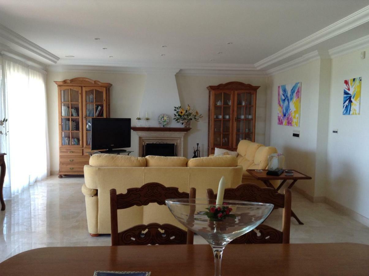 Urb Playa Azul 24 Villa Estepona Luaran gambar
